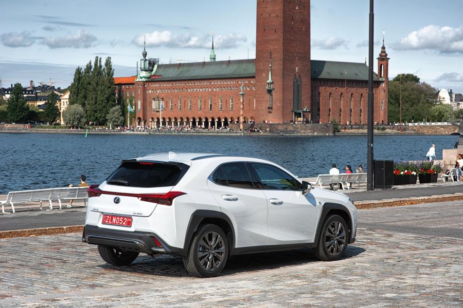  Lexus UX200 F-Sport 2018 года  (WW) (фото 24 из 32)